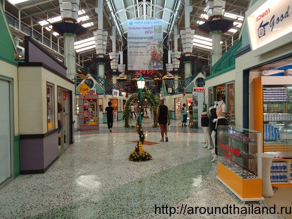 Второй этаж в торговом центре Второй этаж в торговом центре