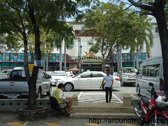 Вход в торговый центр в Паттайе Вход в торговый центр в Паттайе