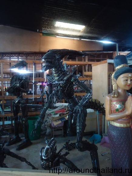 Железные скулюптуры в магазине Лукдод Железные скулюптуры в магазине Лукдод