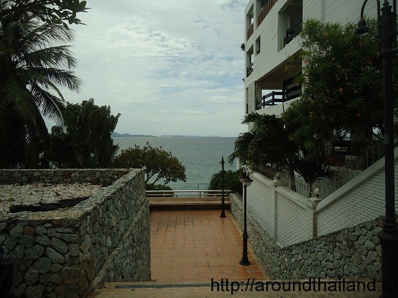 Лестница к пляжу Наклыа в Таиланде Лестница к пляжу Наклыа в Таиланде