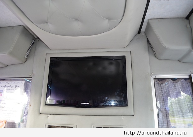 Телевизор в автобусе до Пхукета Телевизор в автобусе до Пхукета