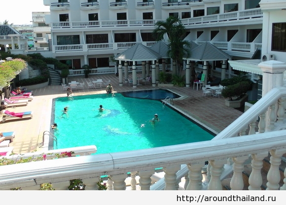 Бассейн отеля Caesar Palace