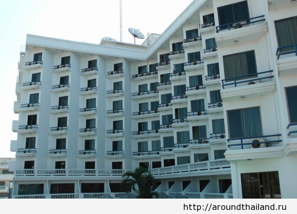 Отель Caesar Palace - снаружи