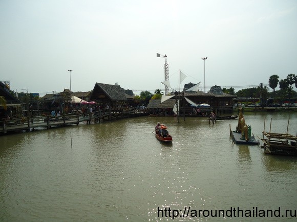 Floating market в Паттайе Таиланде Floating market в Паттайе Таиланде