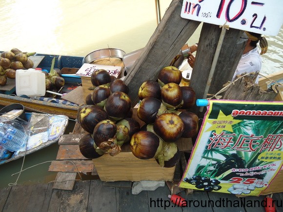 Сок из какого-то фрутка, на плавучем рынке Сок из какого-то фрутка, на плавучем рынке