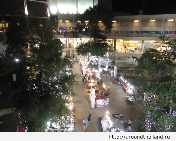 Ночной рынок в торговом центре Авеню Ночной рынок в торговом центре Авеню