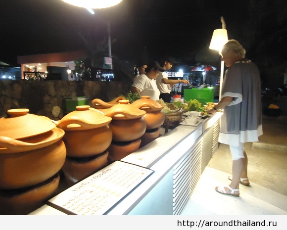 Кафе на рынке Cicada в ХуаХине Кафе на рынке Cicada в ХуаХине