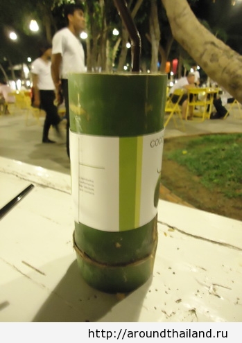 Кокосовый сок на рынке Cicada Кокосовый сок на рынке Cicada