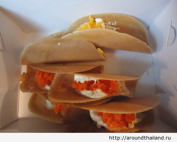 Тайские сладости на рынке в Хуа Хине