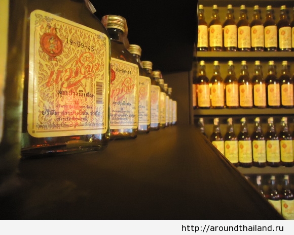 Бутылки с тайским алкоголем