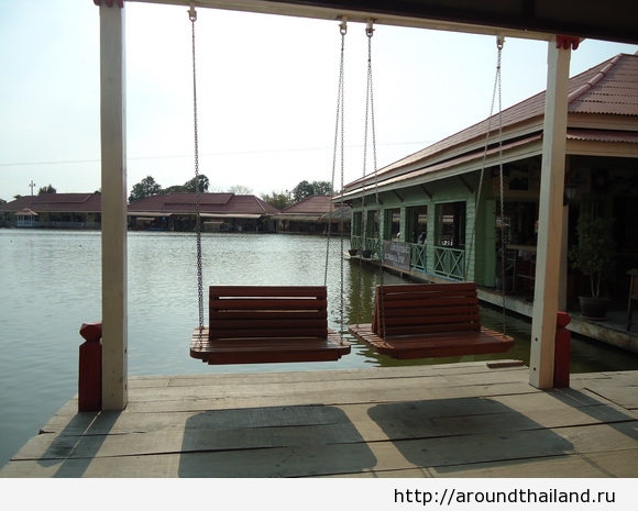 Качели на рынке Хуа Хина Качели на рынке Хуа Хина