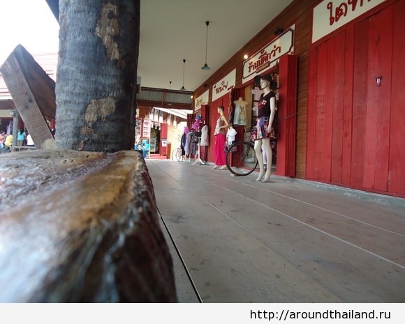 Женская одежда на плавучем рынке Хуа Хина Женская одежда на плавучем рынке Хуа Хина