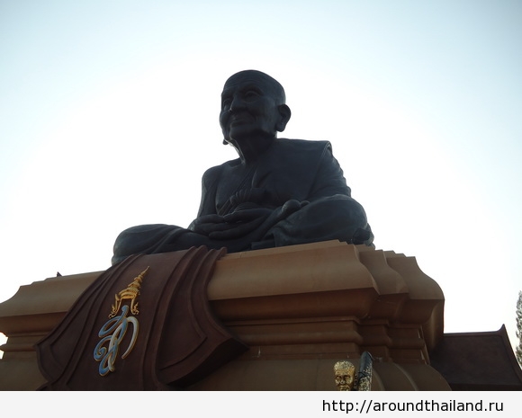 Храм Wat Huay Mongkol Храм Wat Huay Mongkol