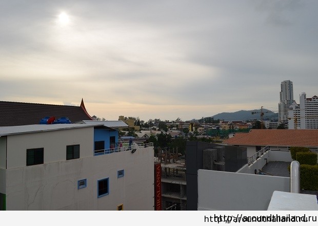 Отели Пхукета - вид с крыши отеля в Патонге Отели Пхукета - вид с крыши отеля в Патонге