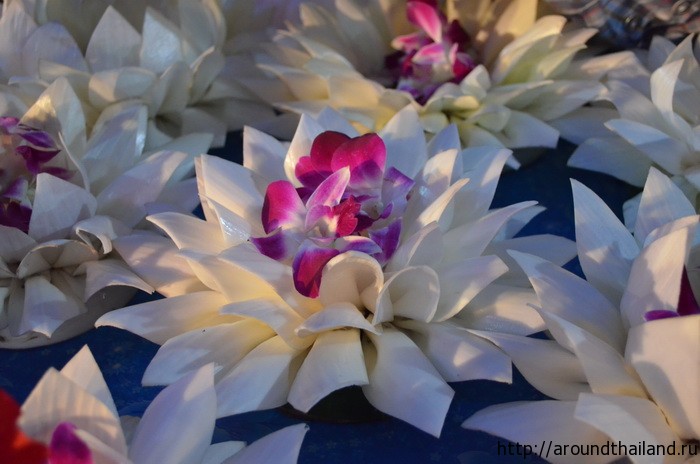 Кратонг в виде Лотоса Кратонг в виде Лотоса