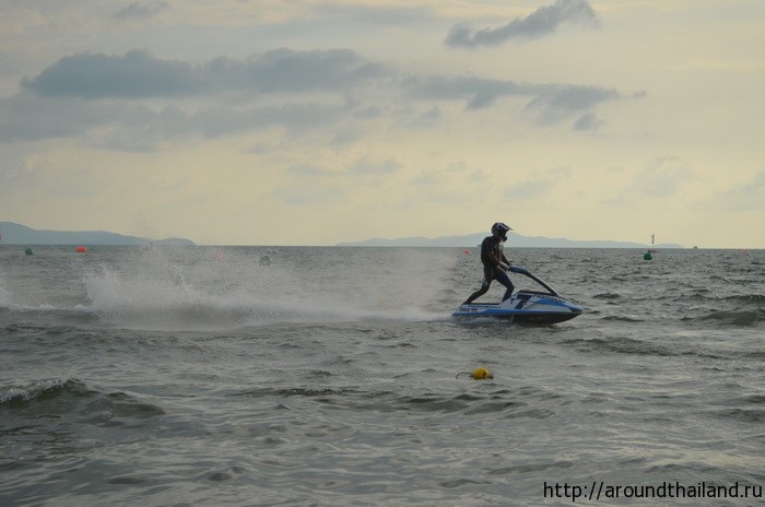 Мчится к победе