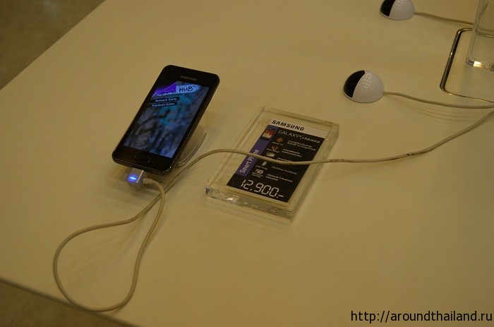 Смартфон Samsung Galaxy S Advance стоит 12,900 бат
