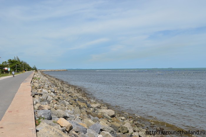 Здесь море очень грязное, видио из-за завода Здесь море очень грязное, видио из-за завода