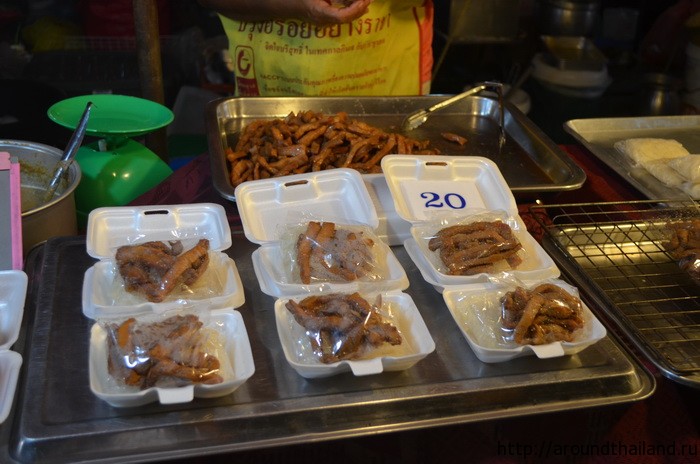 Кусочки свинины с клейким рисом за 20 бат