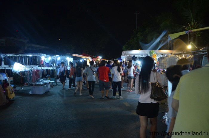 Рынок в Bang Saen