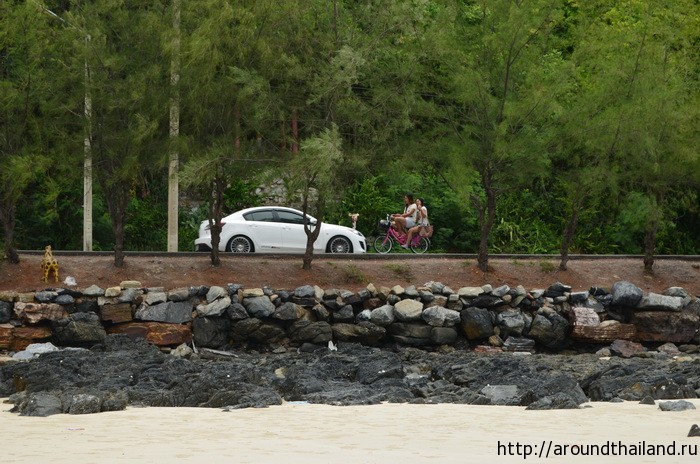 Тайцы катаются на велосипедах