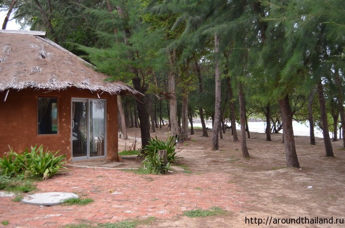Бунгало у моря на пляже Хат Нанг Рам