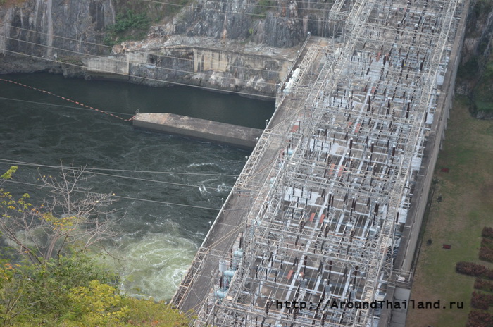 Дамба Пумипон (Bhumibol Dam) – одна из самых больших в Азии Дамба Пумипон (Bhumibol Dam) – одна из самых больших в Азии
