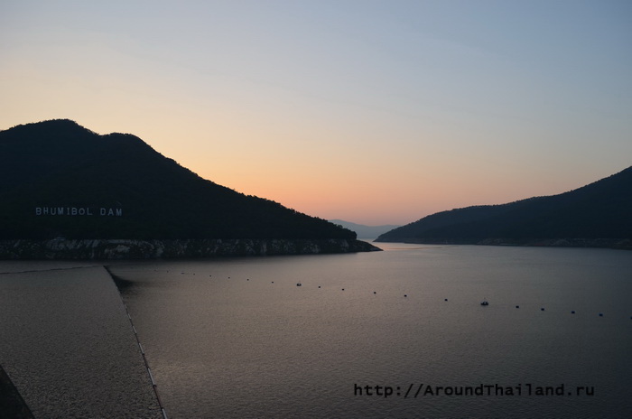Дамба Пумипон (Bhumibol Dam) – одна из самых больших в Азии Дамба Пумипон (Bhumibol Dam) – одна из самых больших в Азии