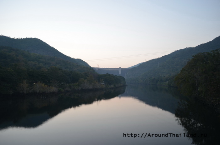 Дамба Пумипон (Bhumibol Dam) – одна из самых больших в Азии Дамба Пумипон (Bhumibol Dam) – одна из самых больших в Азии