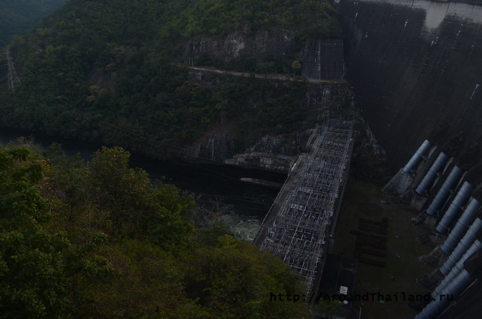 Дамба Пумипон (Bhumibol Dam) – одна из самых больших в Азии Дамба Пумипон (Bhumibol Dam) – одна из самых больших в Азии