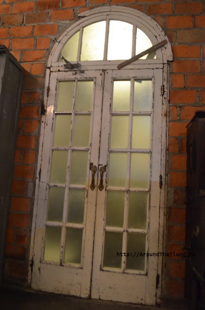 Старые двери