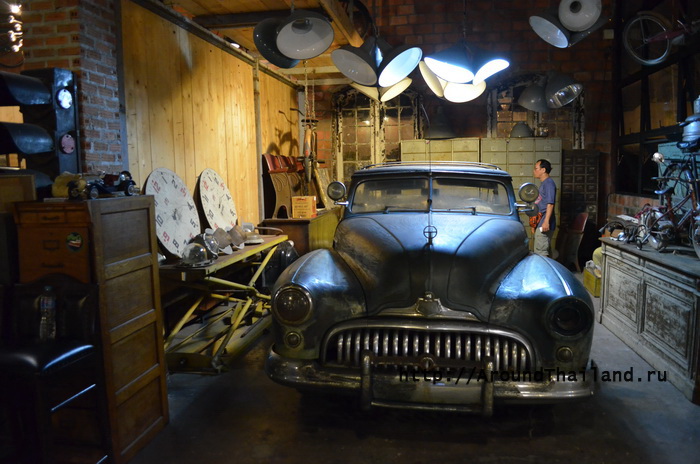 Старый автомобиль