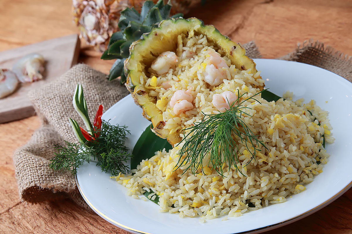 Рис в ананасе