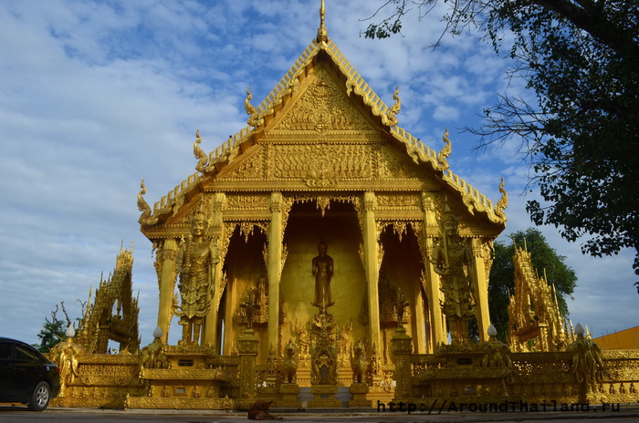 Золотой храм Wat Pak Nam Золотой храм Wat Pak Nam