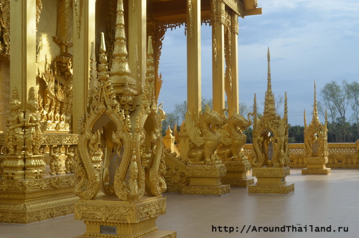 Золотой храм Wat Pak Nam Золотой храм Wat Pak Nam