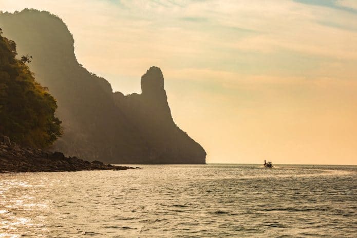 Красивый закат в Таиланде