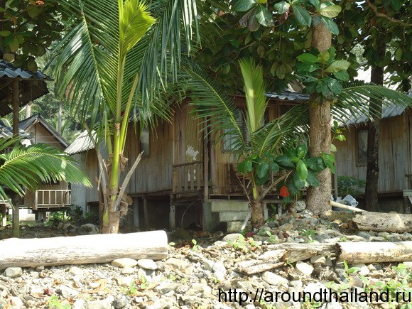 Бунгало у моря за 290 бат Siam Hut на пляже Lonely beach