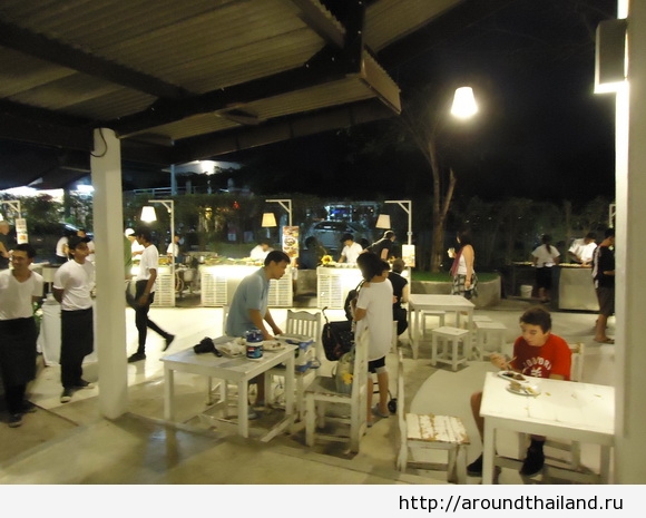 Food park на рынке Cicada в Хуа Хине