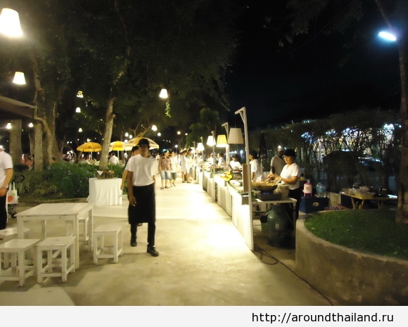 Food park на рынке Cicada в Хуа Хине