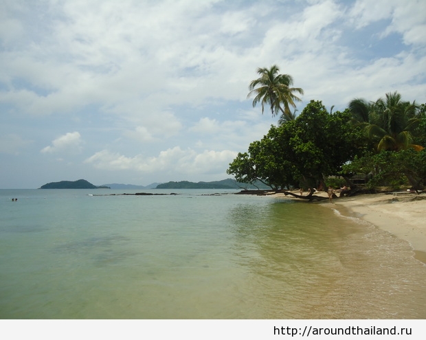 Пляж Ao Daeng на острове Ко Мак у отеля Ao Khao Resort