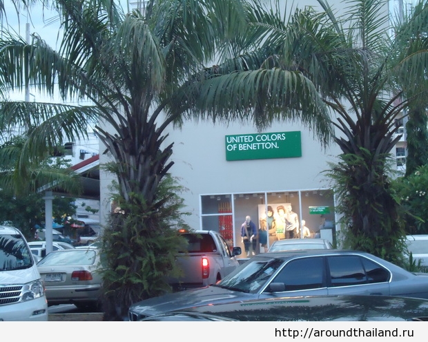 United color fo Benetton в ТЦ Outlet Mall