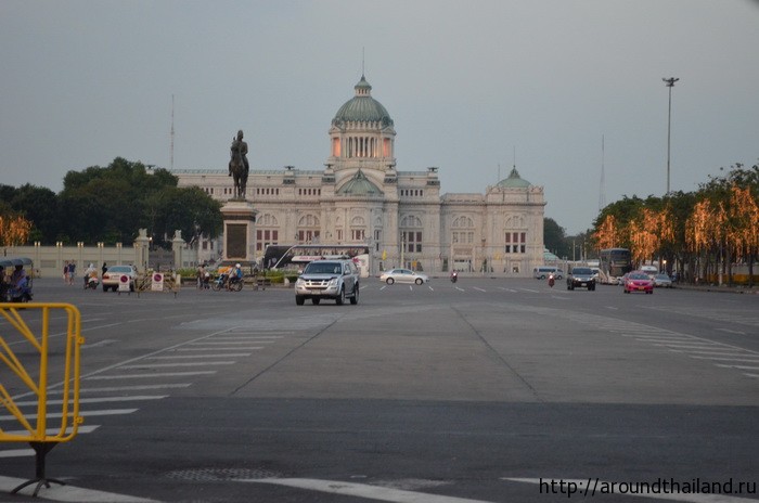 Royal Plaza - делаю фото по ходу движения тук-тука