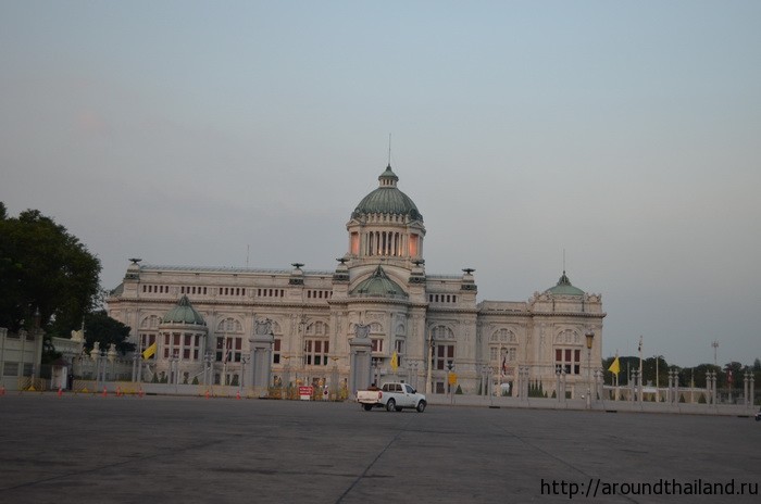 Royal Plaza - делаю фото по ходу движения тук-тука