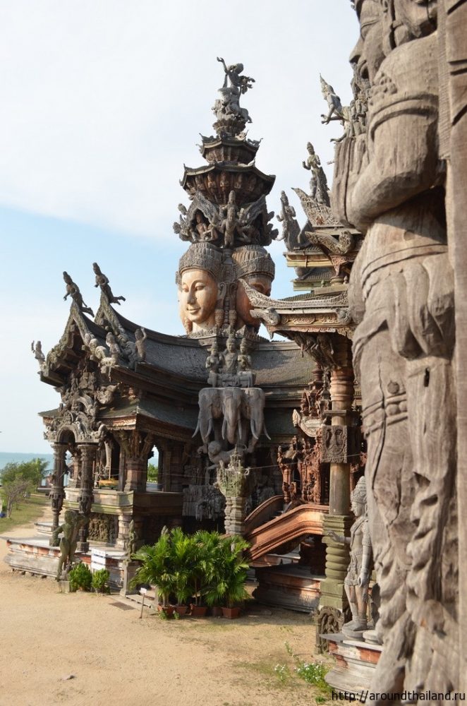 Снаружи The Sanctuary of Truth