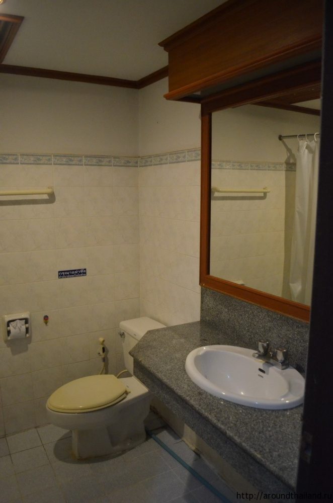 Туалет в отеле Krabi Royal Hotel