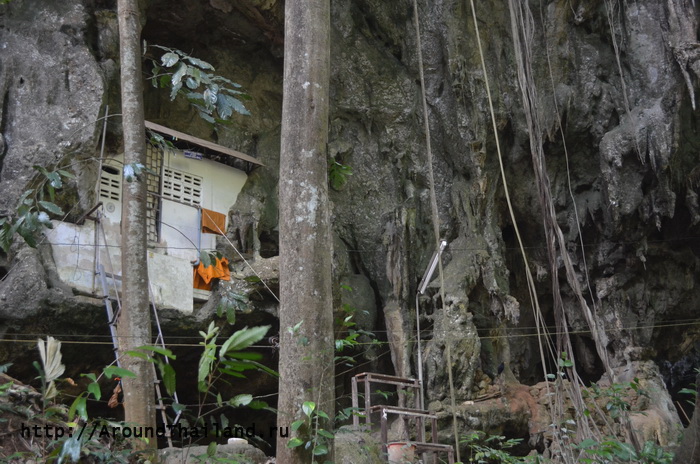 Жилье монахов из храма Tiger Cave Temple