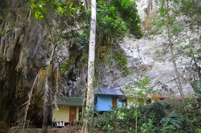Жилье монахов из храма Tiger Cave Temple