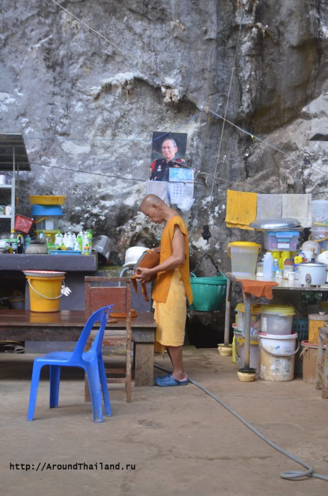 Монах из Tiger Cave Temple